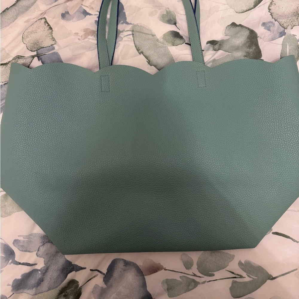 Scalloped Top Pebbled Tote Bag in Teal